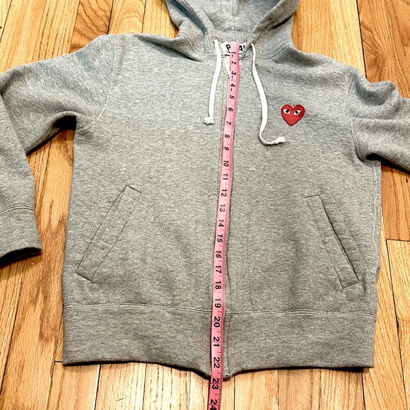 ❤️Comme Des Garçons PLAY✨ Gray Zip Up Graphic Hoodie Sweatshirt Size small - Picture 15 of 15